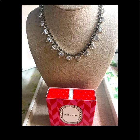 New. Mixed metal Sutton. Wear 5 ways - Picture 7 of 8